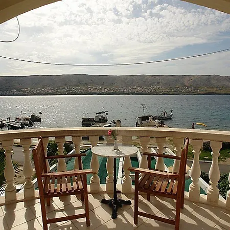 بيت ضيافة Pansion Gea باغ