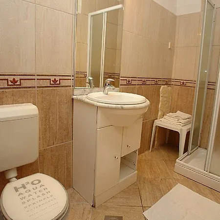 بيت ضيافة Pansion Gea 3*